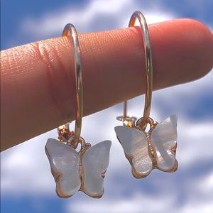 Beautiful butterfly earring!!